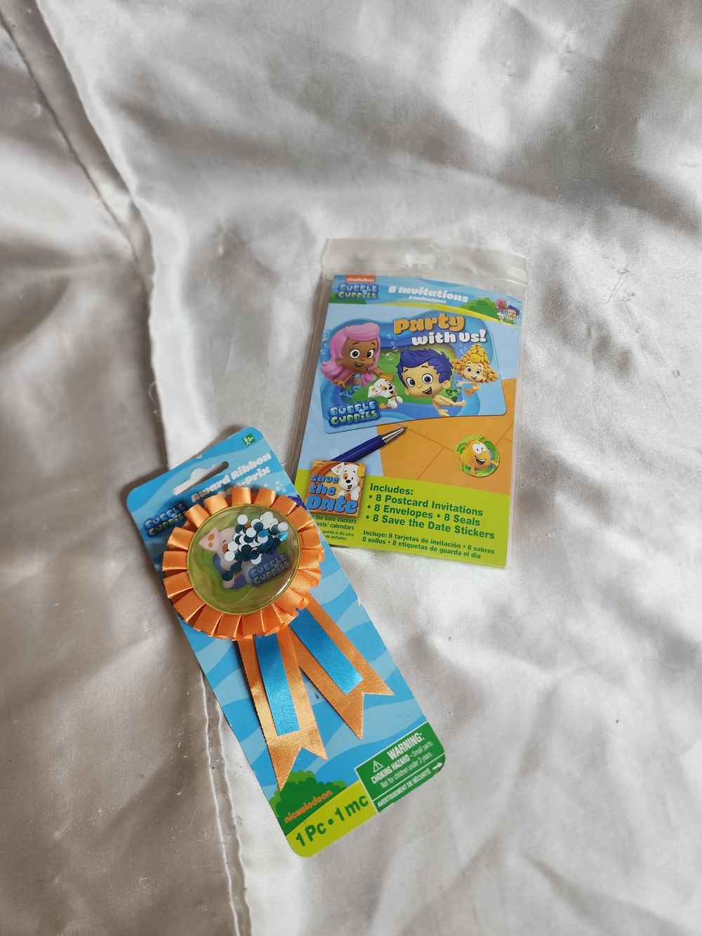 Nickelodeon Bubble Guppies Orange Ribbon Award with Matching Invitations